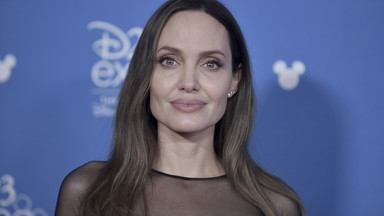 Angelina Jolie w blond włosach. Aktorka jest nie do poznania