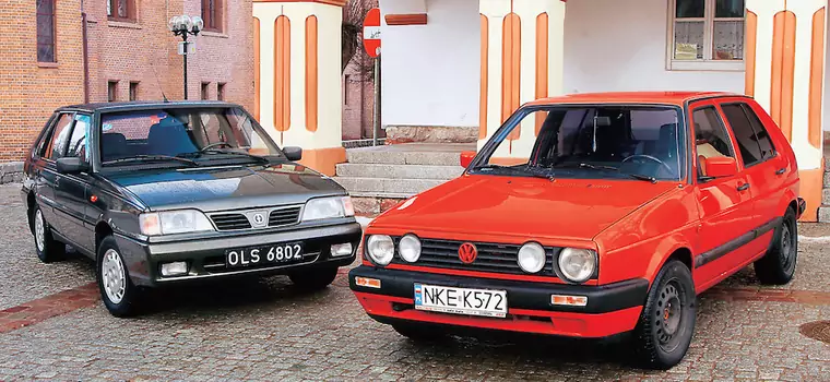 FSO Polonez kontra VW Golf II - bestsellery lat 90. (z archiwum Auto Świata)