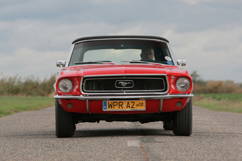 Ford Mustang I kontra Mustang V: klub koni mechanicznych