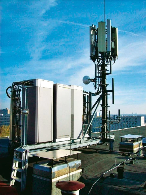Tak samo jak rutery Wi-Fi nadajniki LTE wykorzystują technologię MIMO (Multiple Input Multiple Output) z kilkoma parami anten. Każda para odpowiada za nadawanie i odbiór. Dzięki temu LTE rekonstruuje niekompletne sygnały radiowe i zapewnia lepszą stabilność transmisji.