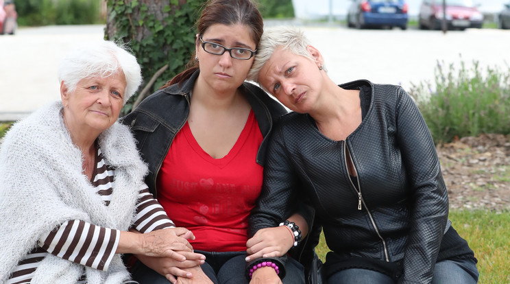 Margó néni, az unoka, Niki és az agydaganattal küzdő Ildikó két héten keresztül bokrok alatt húzta meg magát / Fotó: Pozsonyi Zita