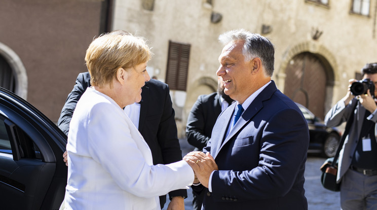 Orbán Viktor és Angela Merkel / Fotó: MTI/Miniszterelnöki Sajtóiroda/Szecsődi Balázs