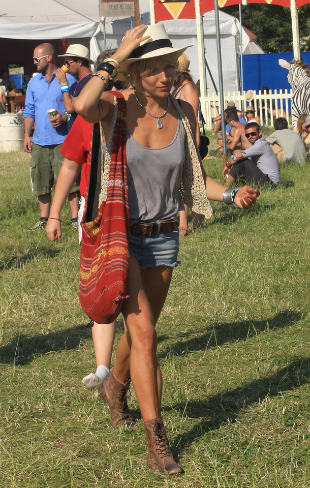 Sienna Miller na festiwalu Glastonbury