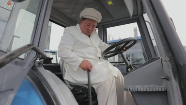 Kim Dzong Un żąda większej liczby traktorów, aby rozwiązać "problemy żywnościowe"