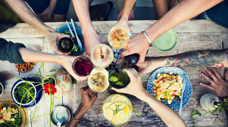Jobban fog esni az étel, ha másokkal fogyasztjuk el /Fotó: Shutterstock