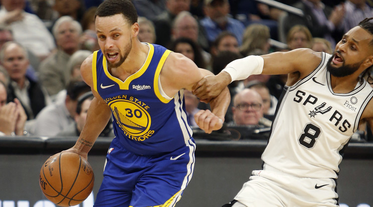 Stephen Curry a saját hárompontos vonaláról talált be a rivális gyűrűjébe / Fotó: Getty Images