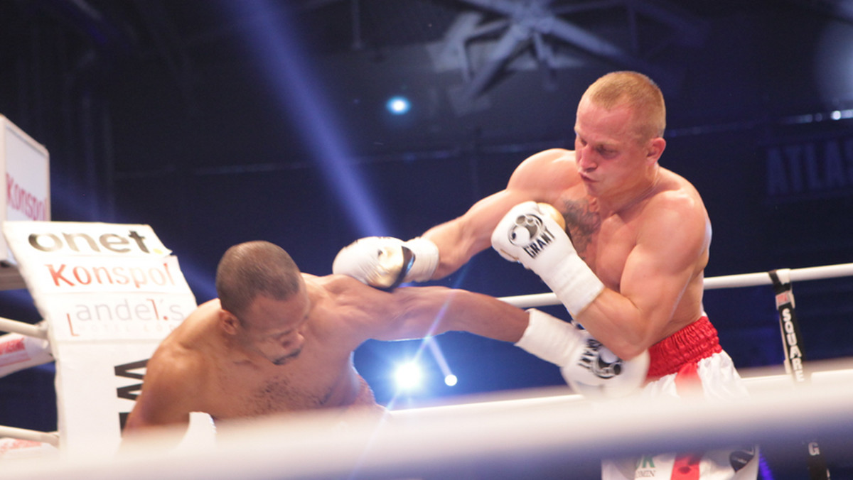 Paweł Głażewski (23-2, 5 KO) pokonał jednogłośnie na punkty Rowlanda Bryanta (18-4, 12 KO) w głównym wydarzeniu gali Seaside Boxing Show w Międzyzdrojach. Po ośmiu rundach sędziowie punktowali 77-76 i dwukrotnie 79-73 dla zawodnika grupy Babilon Promotion.