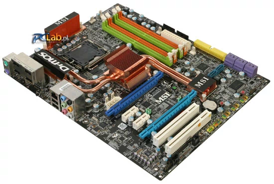 Złącza PCI Express x16 w dwóch odcieniach niebieskiego