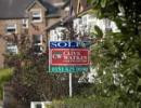 W Wielkiej Brytanii coraz więcej agencji nieruchmości musi informować, że sprzedaż domu już doszla do skutku. Fot. Bloomberg