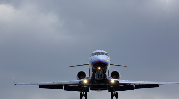 Őrizetbe vették a United Airlines két pilótáját, a gyanú szerint ittasan akartak elindulni /Illusztráció: Northfoto