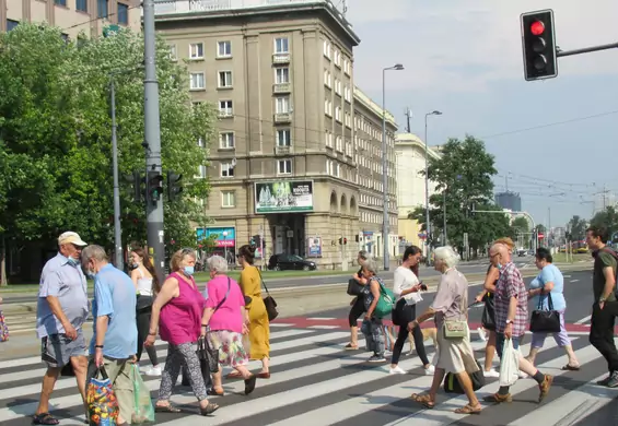 Polska przechodzi w stan zagrożenia epidemicznego. "Przełączamy światło na pomarańczowe"