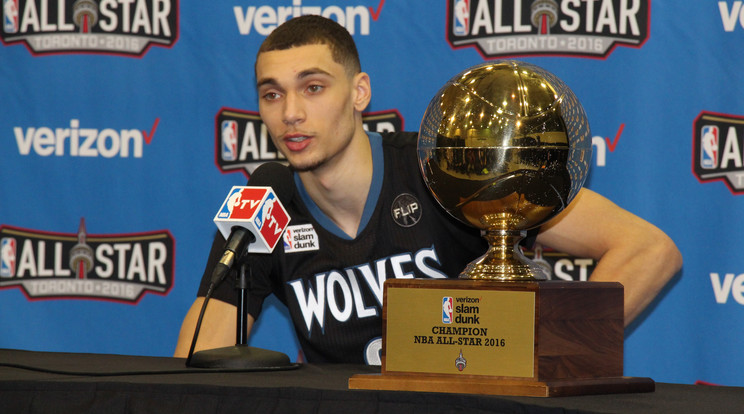 Zach Lavine a trófeával: tavaly és idén is ő nyert /Fotó: AFP