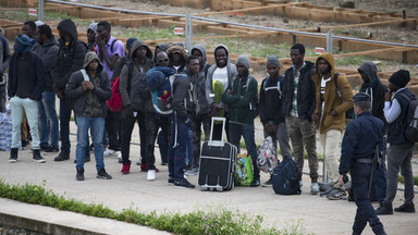 Ewakuacja tysiąca migrantów z obozowiska w Paryżu