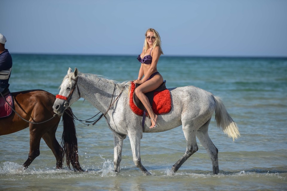Ola Ciupa W Bikini Pozuje Na Koniu Seksowna Uroda