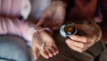 Rodzice dają dzieciom tabletki na sen. Pediatra ostrzega: lepiej podchodzić do tego z głową