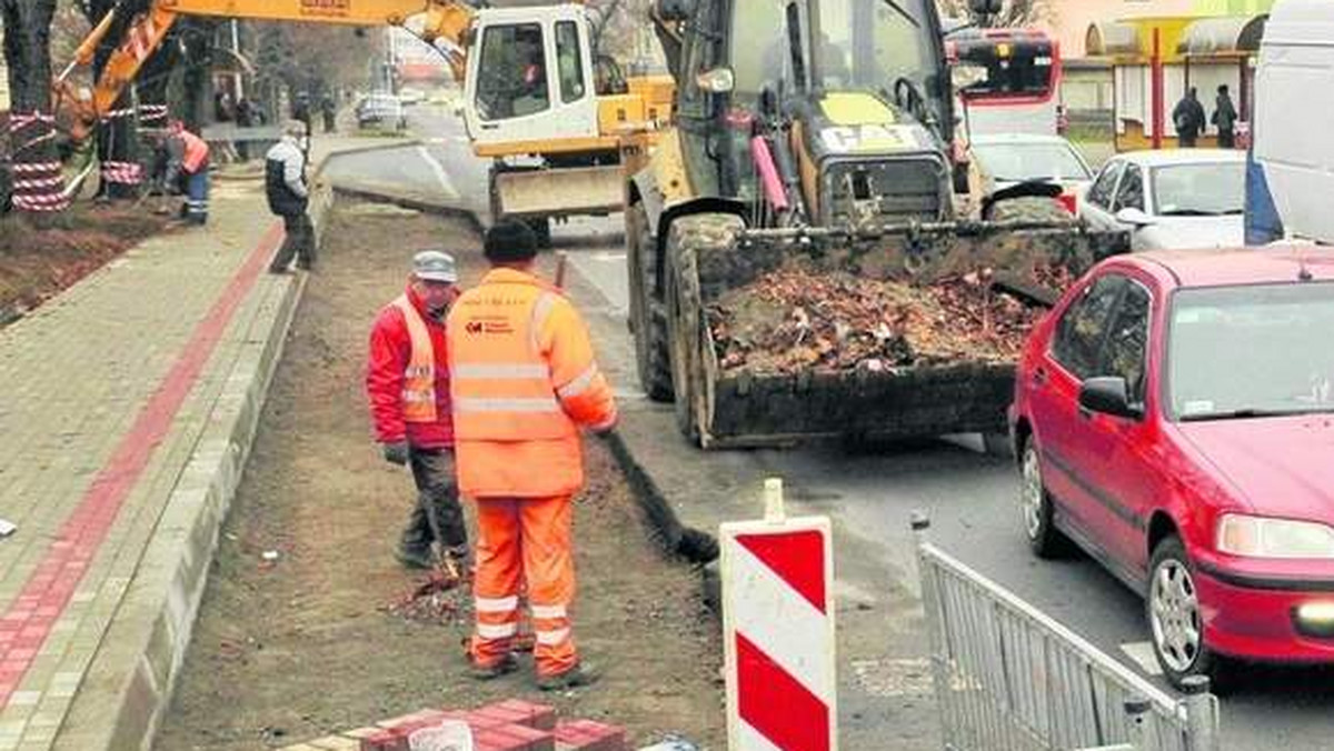 Aby nie stracić ponad 350 mln zł unijnej dotacji na inwestycje transportowe, Rzeszów powinien skończyć je do końca 2015 roku. Niestety część prac na skrzyżowaniach jest mocno opóźniona.