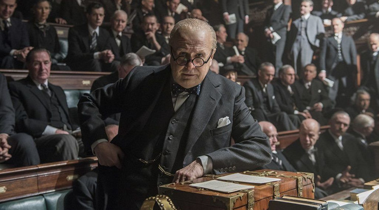 Churchill szerepében Gary Oldman (Fotó: UIP-DUNA Film)