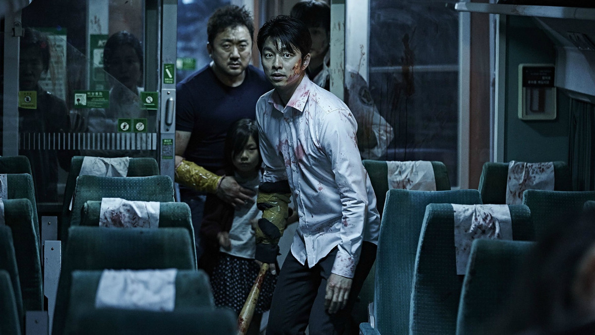 20 stycznia do naszych kin trafi "Zombie Express", południowokoreańska produkcja opowiadająca o epidemii - jak można się domyślić - żywych trupów. Zombie to lubiany i popularny motyw w filmach grozy, mający swoich wiernych zwolenników. Czy znasz filmy z tego podgatunku tak dobrze, by rozpoznać je po jednym kadrze? Sprawdź się w naszym quizie!