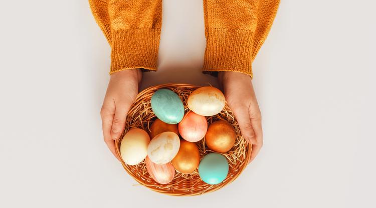 Borotvahabbal és kis festékkel különleges húsvéti tojásokat készíthetsz Fotó: Getty Images