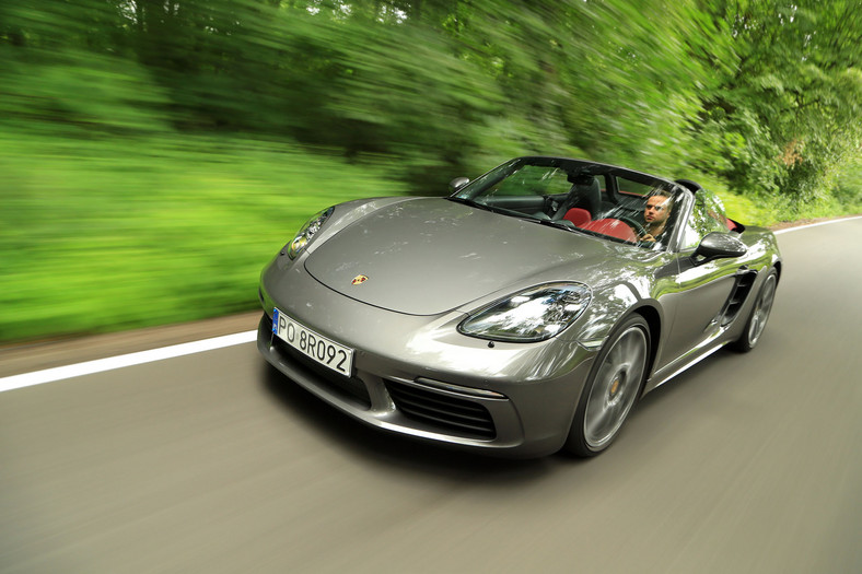 Porsche 718 Boxster - mniej, ale też i więcej!