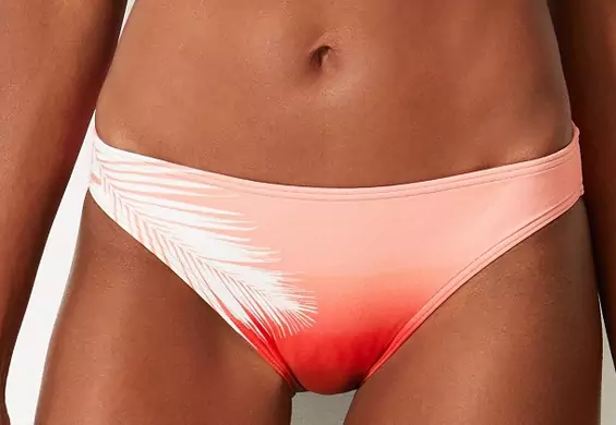 Kontrowersyjny projekt od Marks & Spencer. Bikini "splamione" krwią menstruacyjną wyprzedane