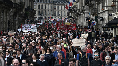 Fala protestów przetacza się przez Francję. Gwałtowne starcia z policją [ZDJĘCIA]