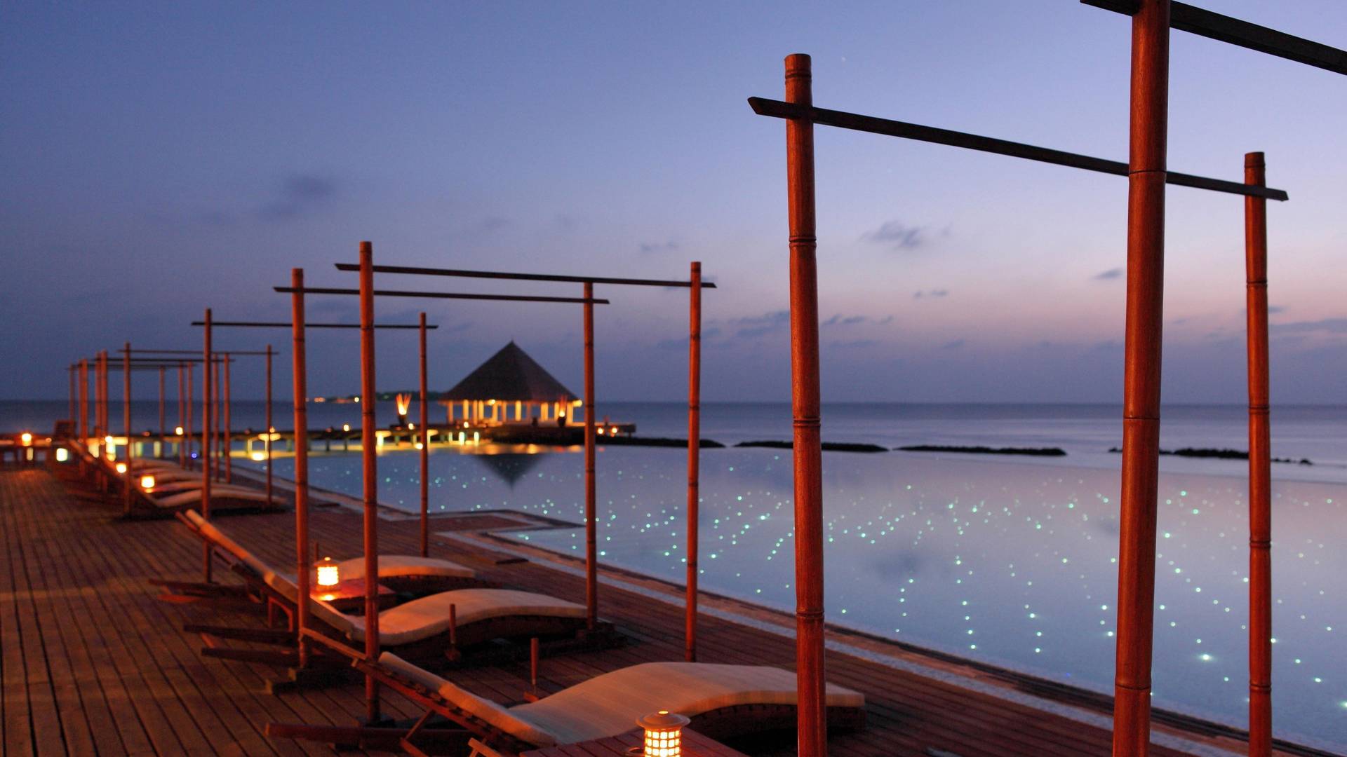 Želimo da se zauvek preselimo na plažu na Maldivima koja noću svetluca