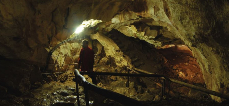 Jaskinia Mroźna w Tatrach znów otwarta dla turystów