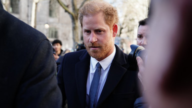 Książę Harry pojawił się w Londynie. Zeznaje w sądzie