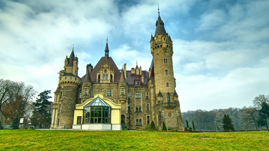 Największe atrakcje Opolszczyzny wg turystów to zamek w Mosznej i JuraPark w Krasiejowie