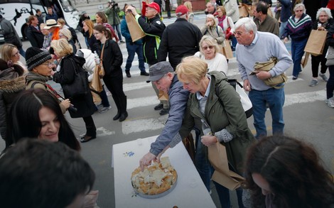 Turisti se poslužili pogačom sa solju