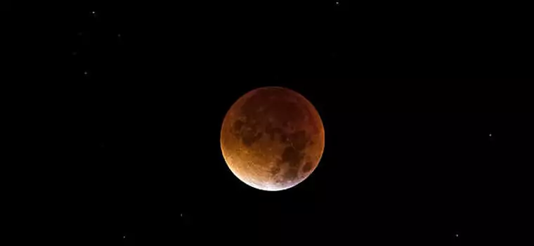 Obyczaje lunarne w XXI wieku. Jak ludzie oglądają zaćmienia