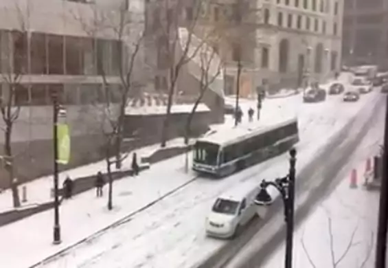 Zanim zaśmiejesz się, że zima zaskoczyła drogowców, zobacz to wideo – ma już 15 milionów wyświetleń