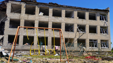 Ponad 1300 szkół w Ukrainie zniszczyły rosyjskie bomby i tylko jedna trzecia uczniów bezpiecznie chodzi na lekcje, podaje UNICEF