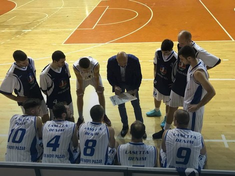 Marko Dimitrijević i košarkaši Novog Pazara