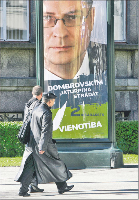 Blok Valdisa Dombrovskisa zdobył 60-procentowe poparcie Fot. Reuters/Forum