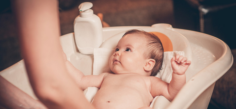 Spuchnięty siusiak u dziecka może powodować problemy z oddawaniem moczu. Jak dbać o higienę?