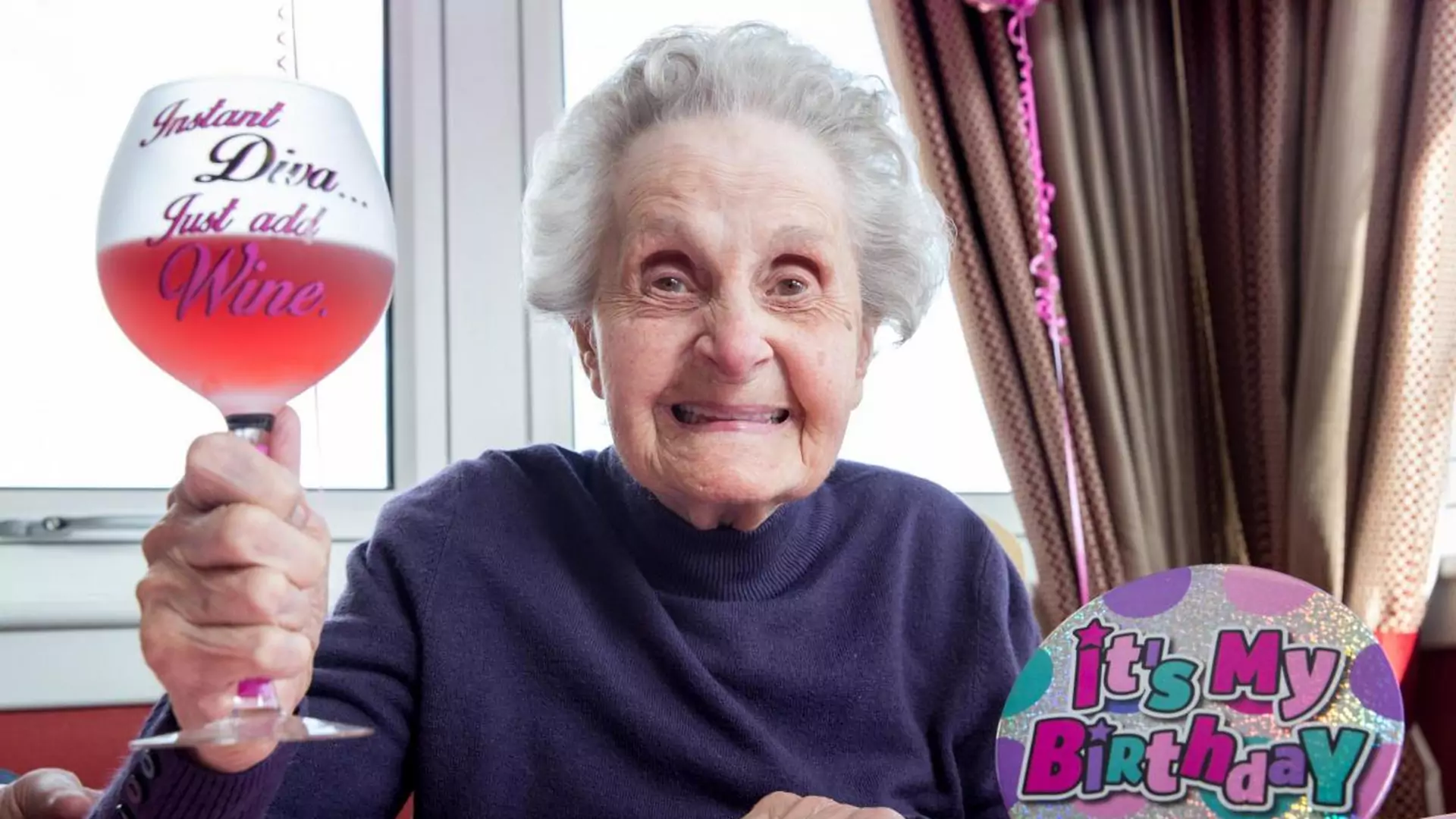 Jej dieta to papierosy i wino, a skończyła właśnie 102 lata. Wszyscy głowią się, jak to możliwe