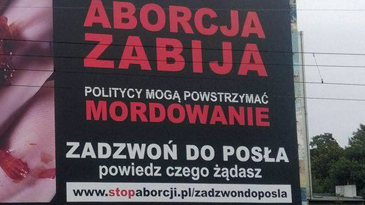 Ogromny plakat pojawił się na ścianie jednej z kamienic na Śródce. Przedstawia zakrwawiony płód, usunięty w 11. tygodniu ciąży. W ten sposób członkowie fundacji "PRO - Prawo do życia" chcą zachęcać do wsparcia swojego projektu ustawy antyaborcyjnej, która całkowicie zabroniłaby dokonywania tego zabiegu. Plakat spotkał się z ostrą krytyką - teraz działacze poznańskiego koła Partii Zielonych zgłaszają go do prokuratury.