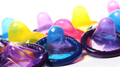 Prezerwatywy zabijające wirus HIV - niebawem w sprzedaży