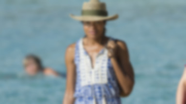 Naomie Harris (Moneypenny) na plaży