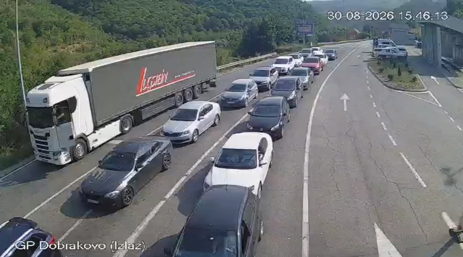 kilometarska kolona na granici sa Crnom Gorom