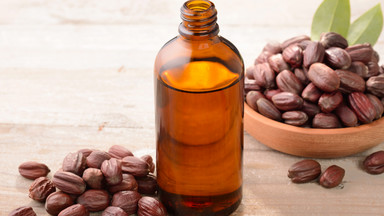 Olej jojoba - zadba o pielęgnację skóry i włosów