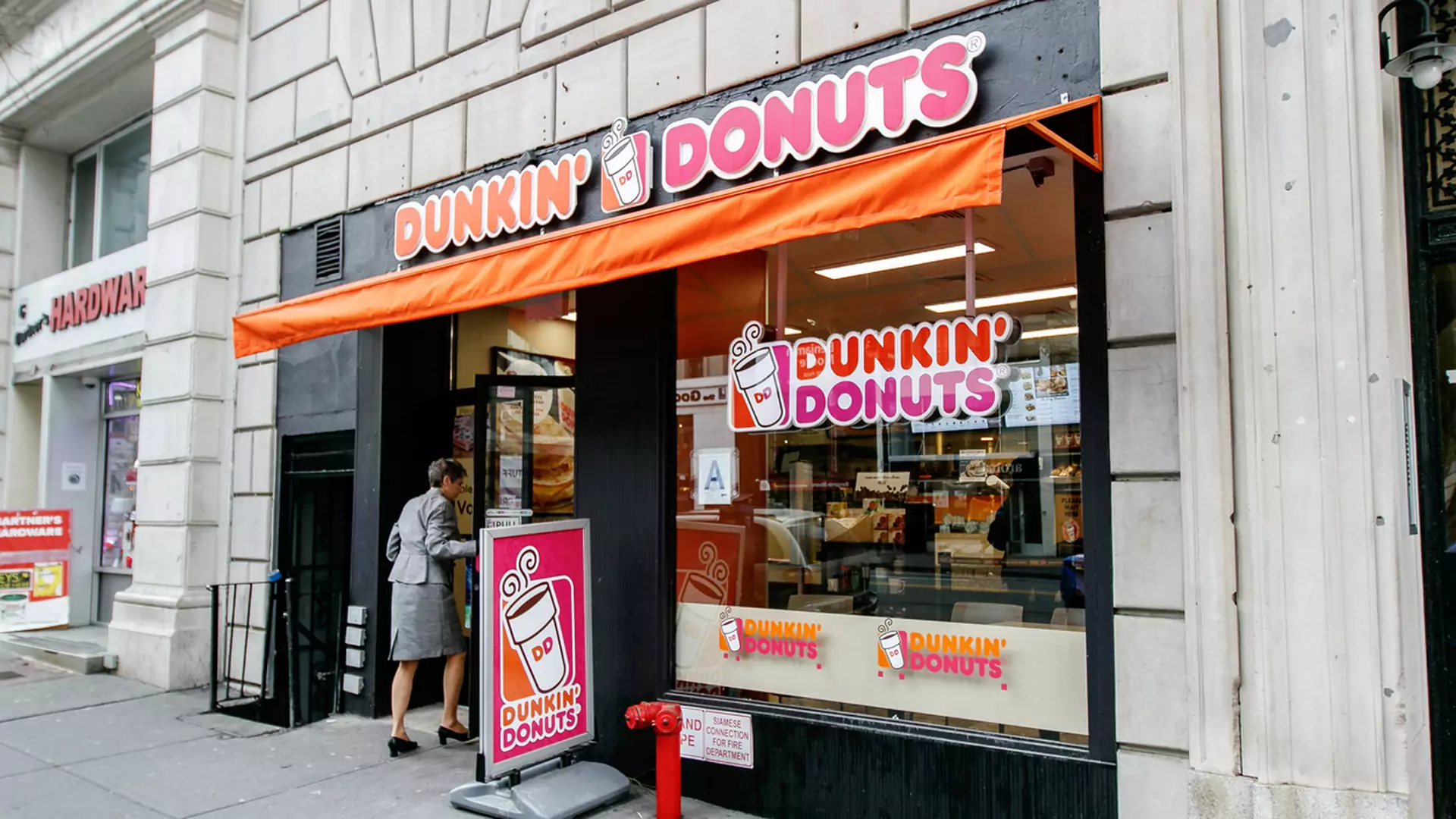 Nadal wolimy rodzime pączki. Dunkin' Donuts kolejny raz znika z polskiego rynku