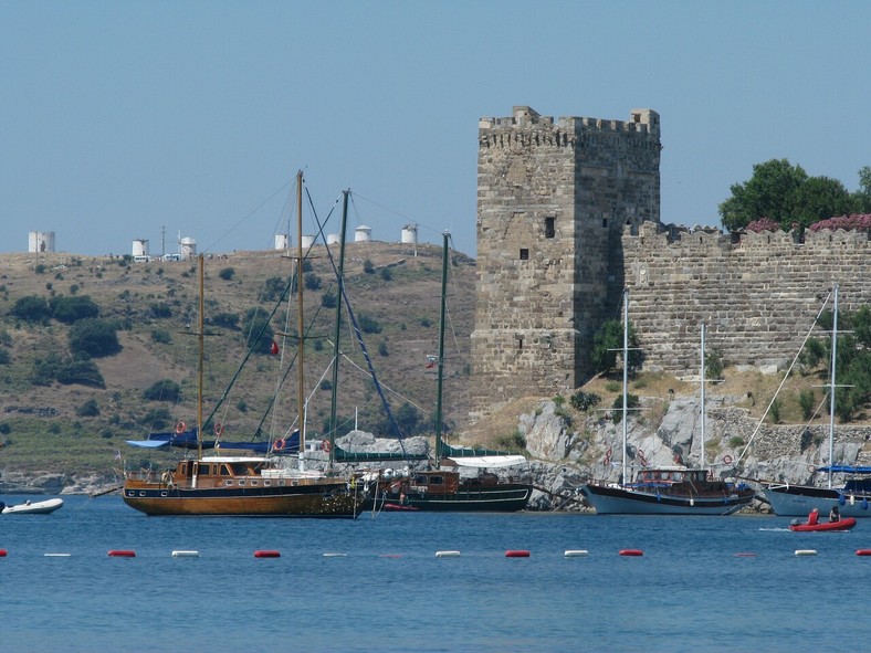 Zamek St. Peter w Bodrum w Turcji (1). Zamek został zbudowany w 15 wieku podczas chrześcijańskich średniowiecznych krucjat. źródło: flickr.com, fot: bazylek100, licencja: CC Attribution 2.0 Generic.