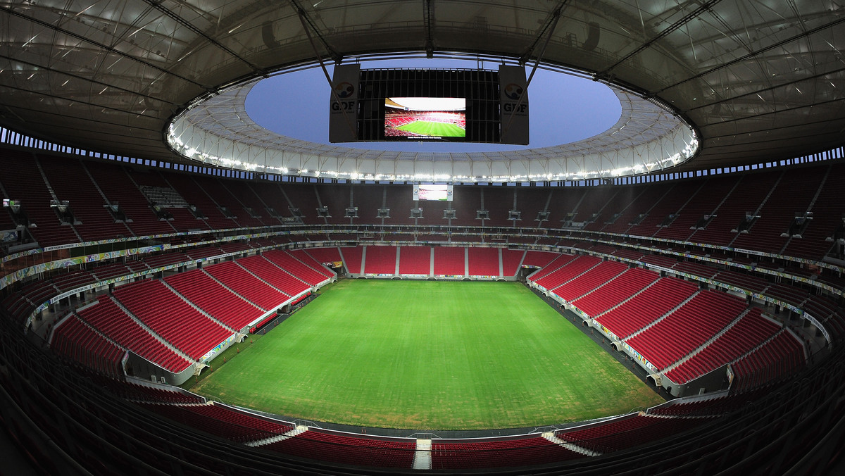 Brazylijscy podatnicy jeszcze długo będą ponosić koszty jednej z najdroższych inwestycji przed ubiegłorocznymi mistrzostwami świata w piłce nożnej. Ostatnie rachunki za stadion w Brasilii mogą być spłacone za... tysiąc lat - obliczył dziennik "O Globo".