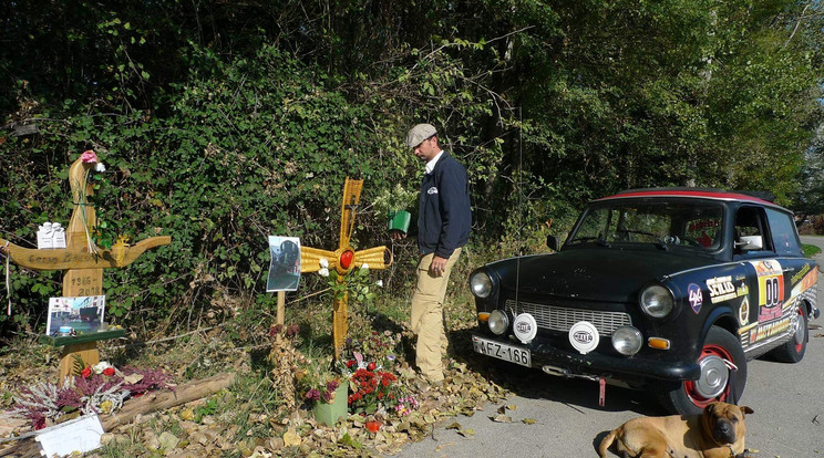 Vadázs Zsolt, a trabisok csapatkapitánya emléket helyezett el a tragédia helyszínén