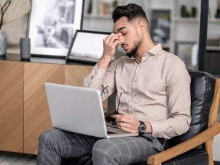 Gdy problemem stają się nadgodziny, czy nieproporcjonalny nakład pracy do wynagrodzenia - rozwiązaniem nie będą kolejne kursy i szkolenia z mindfulness. To przysłowiowe malowanie trawy na zielono.