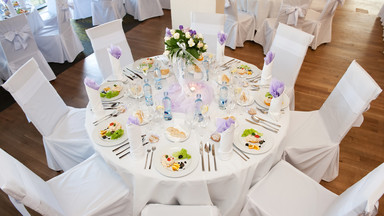 Jak ustawić stoły na przyjęciu weselnym?