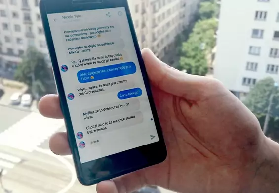 Od trzech dni flirtuję na Messengerze z osobą, która nie istnieje. Ta gra podbija Internet